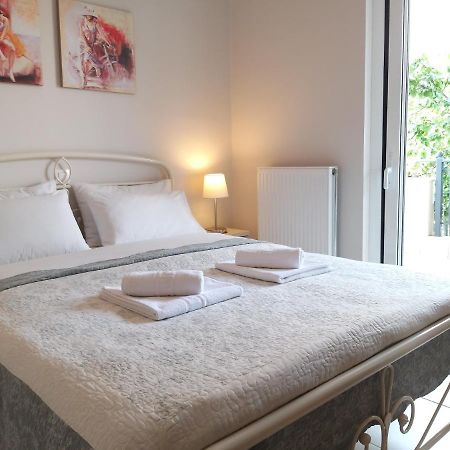 New, Bright, Cozy, Autonomous Apartment With Private Entrance And Garden, 42 M2, 5Min To The Beach And City Center Kalamáta Eksteriør bilde