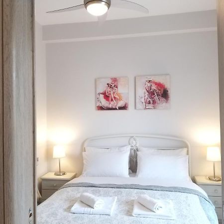 New, Bright, Cozy, Autonomous Apartment With Private Entrance And Garden, 42 M2, 5Min To The Beach And City Center Kalamáta Eksteriør bilde