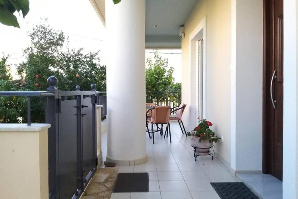 New, Bright, Cozy, Autonomous Apartment With Private Entrance And Garden, 42 M2, 5Min To The Beach And City Center Kalamáta Eksteriør bilde