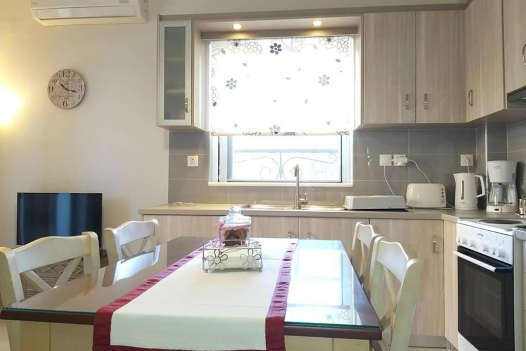 New, Bright, Cozy, Autonomous Apartment With Private Entrance And Garden, 42 M2, 5Min To The Beach And City Center Kalamáta Eksteriør bilde