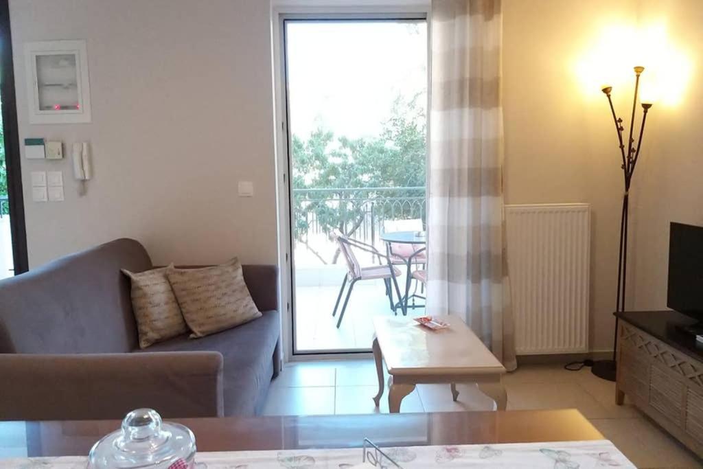 New, Bright, Cozy, Autonomous Apartment With Private Entrance And Garden, 42 M2, 5Min To The Beach And City Center Kalamáta Eksteriør bilde