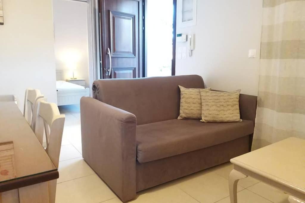 New, Bright, Cozy, Autonomous Apartment With Private Entrance And Garden, 42 M2, 5Min To The Beach And City Center Kalamáta Eksteriør bilde