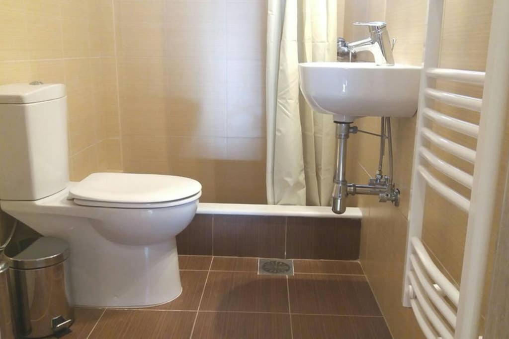 New, Bright, Cozy, Autonomous Apartment With Private Entrance And Garden, 42 M2, 5Min To The Beach And City Center Kalamáta Eksteriør bilde